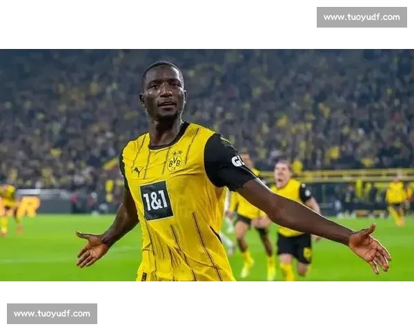 吉拉西梅开二度终结拉莫斯！欧冠金靴盛赞传奇后卫：这是顶级对抗