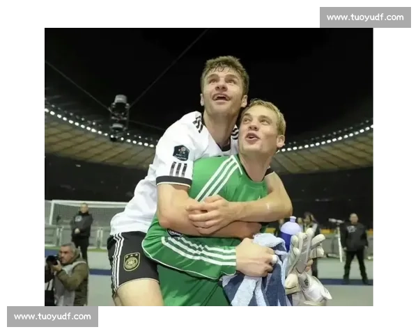 排面拉满！诺伊尔点赞周通世俱杯表现：顶级尊重！穆勒秘密对话曝光